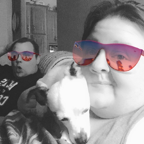 Meet Your Posher - Picture 3 of 3